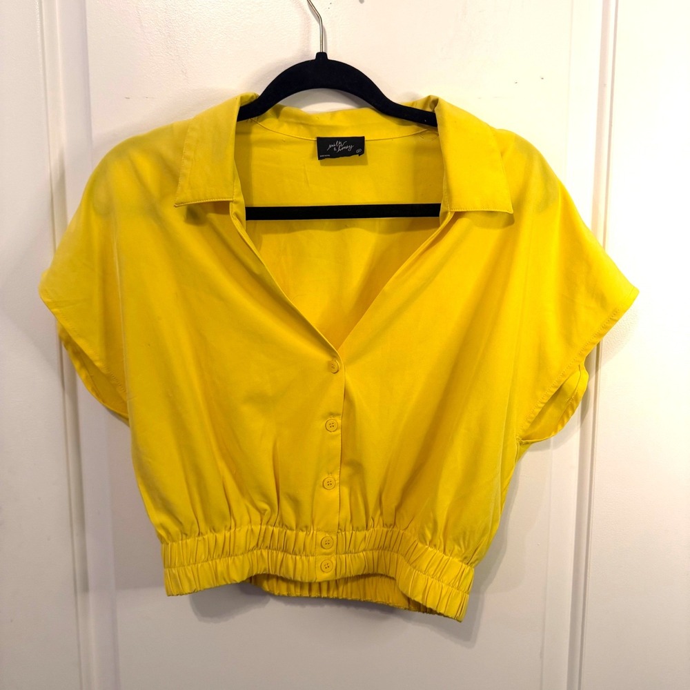 REVOLVE Milk & Honey Lightweight Yellow Preppy Collared Cropped Button Up Top M